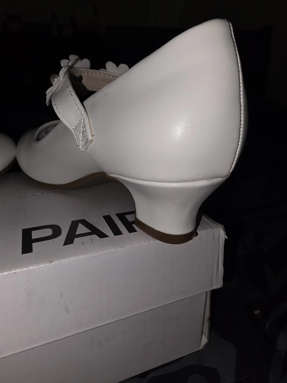 Dream Pairs White Girls Mary Jane Dress Shoes with Floral Strap